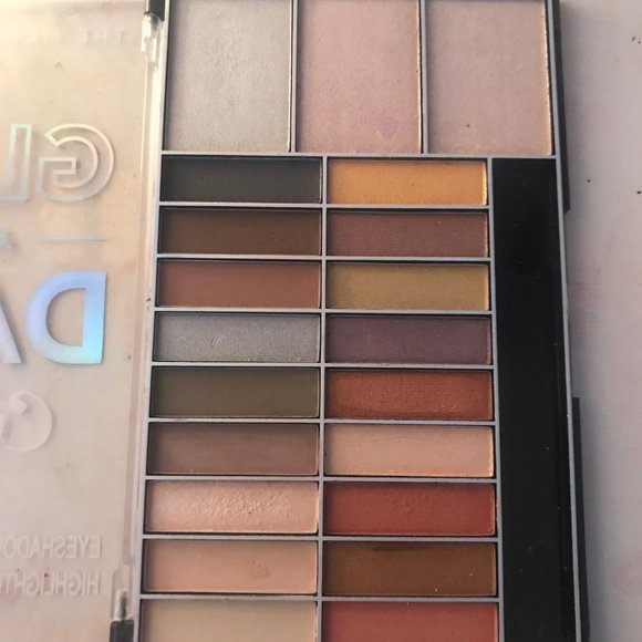 Max Makeup Glow and the Dark Mermaid Palette - Picture 3 of 3